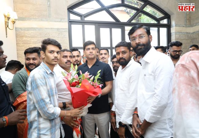 Shiv Sena UBT : उबाठा गटाच्या सोशल मीडिया विभागातील पदाधिकाऱ्यांचा शिवसेनेत प्रवेश