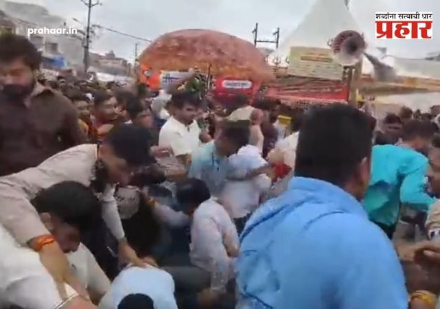 Ujjain Mahakal Stampede : उज्जैनच्या महाकालेश्वर मंदिरात भाविकांची प्रचंड गर्दी; नागचंद्रेश्वर दर्शनादरम्यान चेंगराचेंगरीसारखी स्थिती, १३ जण जखमी