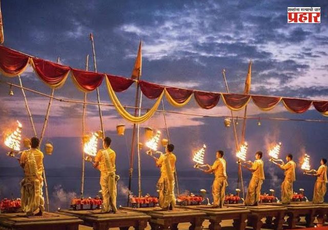 Varanasi Ganga Aarti : वाराणसीत गंगेचा रौद्ररूप! दशाश्वमेध घाटावरील प्रसिद्ध गंगा आरतीची जागाच बदलली