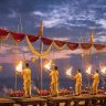 Varanasi Ganga Aarti : वाराणसीत गंगेचा रौद्ररूप! दशाश्वमेध घाटावरील प्रसिद्ध गंगा आरतीची जागाच बदलली