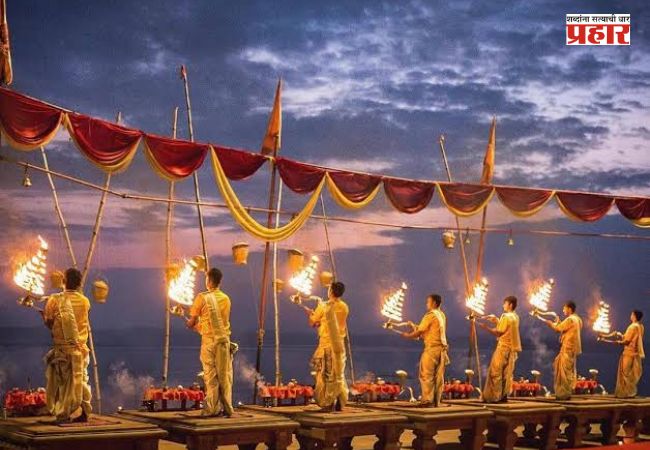Varanasi Ganga Aarti : वाराणसीत गंगेचा रौद्ररूप! दशाश्वमेध घाटावरील प्रसिद्ध गंगा आरतीची जागाच बदलली