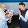 केंद्रीय गृहमंत्री अमित शाह यांचे मुंबई विमानतळावर आगमन; मुख्यमंत्री देवेंद्र फडणवीस यांनी केले स्वागत