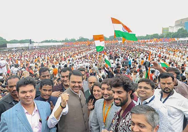 CM Devendra Fadnavis : 'भारताचे संविधान आणि लोकशाही प्रत्येक व्यक्तीला मोठी संधी देऊ शकते'