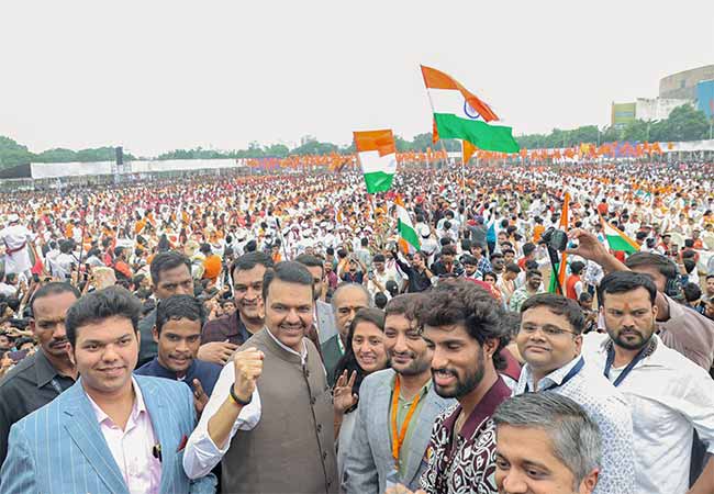 CM Devendra Fadnavis : ‘भारताचे संविधान आणि लोकशाही प्रत्येक व्यक्तीला मोठी संधी देऊ शकते’