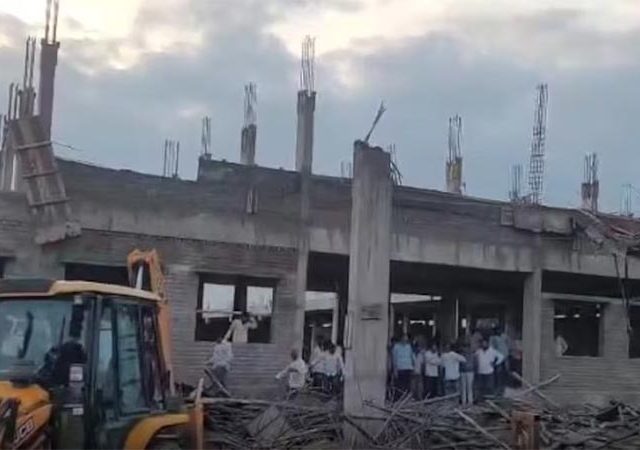 Jalna : कॉलेजचा स्लॅब कोसळून एकाचा मृत्यू आणि चौघे जखमी