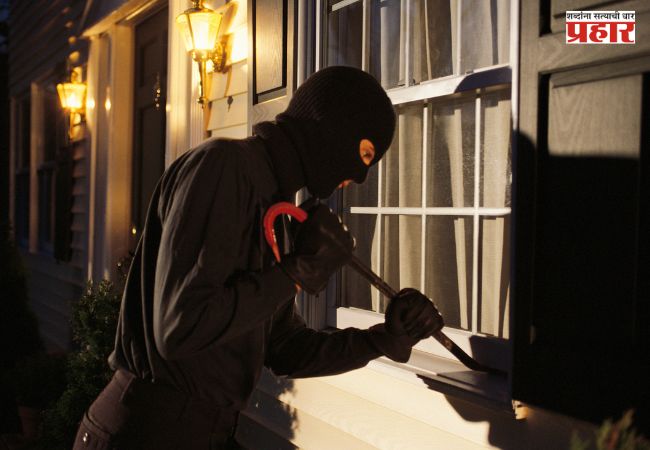 Malegaon Robbery : मध्यरात्री घरात घुसले सशस्त्र दरोडेखोर, वृद्धेसह तिघांना मारहाण, लाखोंचा ऐवज लंपास