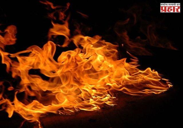 Kandivali Fire : कांदिवलीत हॉटेलजवळ आग; 11 जणांची सुखरूप सुटका