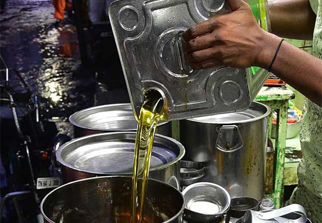 Loose Oil Ban Update : सुट्या खाद्यतेलाच्या विक्रीवर बंदी २०११ पासूनच, अन्न व औषध प्रशासनाचे स्पष्टीकरण; व्यापारी संघटनांच्या मागण्या फेटाळल्या