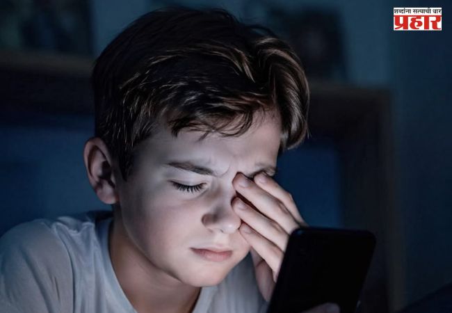 Parenting Tips : मुलांचा स्क्रीन टाइम कमी करायचा आहे? फोन हिसकावण्याऐवजी हे उपाय करा