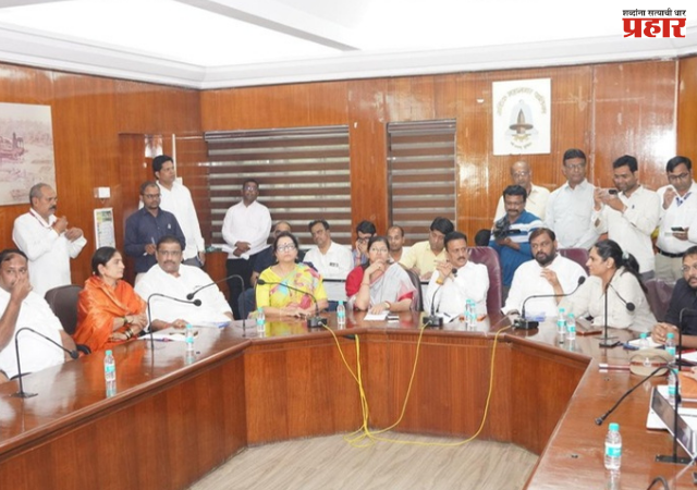 Nashik : सात दिवसांत 'नाशिक खड्डेमुक्त’, मंत्री गिरीश महाजनांचा प्रशासनाला अल्टिमेटम