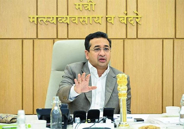 Nitesh Rane : दाभोळ खाडीतील मत्स्यव्यवसायाच्या समस्यांवर तातडीने उपाययोजना करा