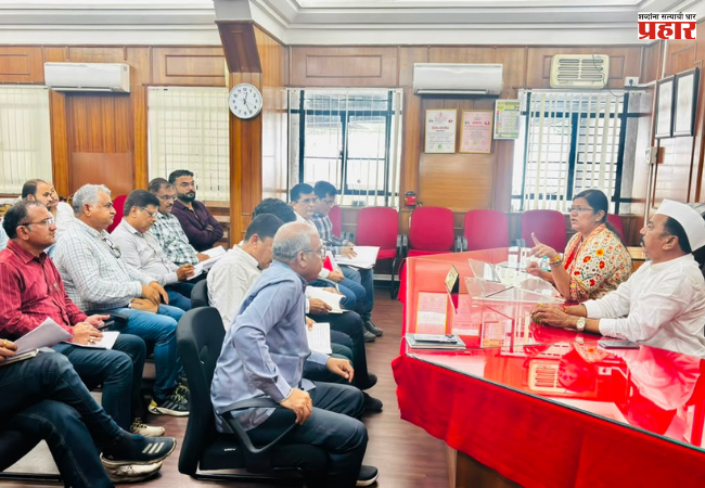 Nashik : रस्ते दुरुस्तीसाठी दिवस-रात्र यंत्रणा कार्यरत ठेवा, महापौर हिमगौरी आहेर-आडके यांचे निर्देश