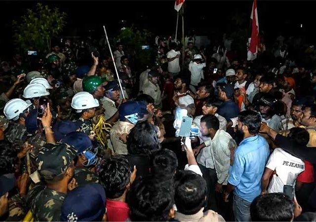 झारखंडमध्ये झामुमो - काँग्रेस सरकारचा विद्यार्थ्यांवर लाठीमार