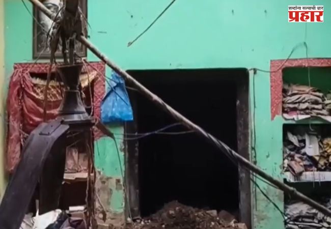 Uttar Pradesh News : उत्तर प्रदेशात 100 वर्षे जुने घर कोसळले; एकाच कुटुंबातील 6 जणांचा मृत्यू, एकाची प्रकृती गंभीर