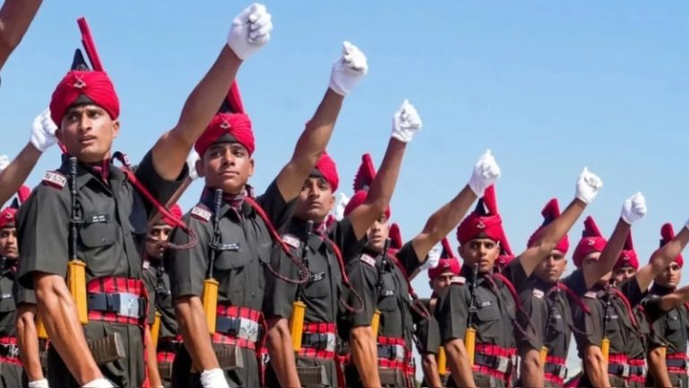 माजी अग्निवीरांना राज्यातील गणवेशधारी पदांसाठी विविध सवलती – लेखी, शारीरिक चाचण्यांतून सूट; वयोमर्यादेत चार वर्षांपर्यंत शिथिलता