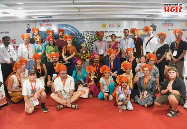 Ganeshotsav 2026 : महाराष्ट्राच्या गणेशोत्सवाची परदेशी पर्यटकांनाही भुरळ; बाप्पाच्या विसर्जनात उत्साहाने सहभाग