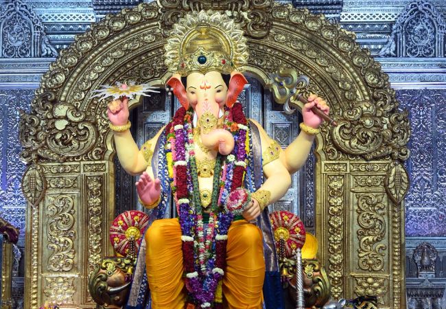 Lalbaugcha Raja : ‘लालबागच्या राजा’च्या चरणी ₹6.11 कोटींचे दान; सोन्या-चांदीसह 2 बाईकचा होणार लिलाव
