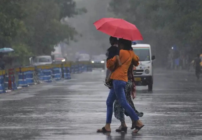 Maharashtra Meteorological Department has issued a Yellow Alert for rainfall in six districts of the state Let us find out the situation in the Mumbai Pune and Thane districts