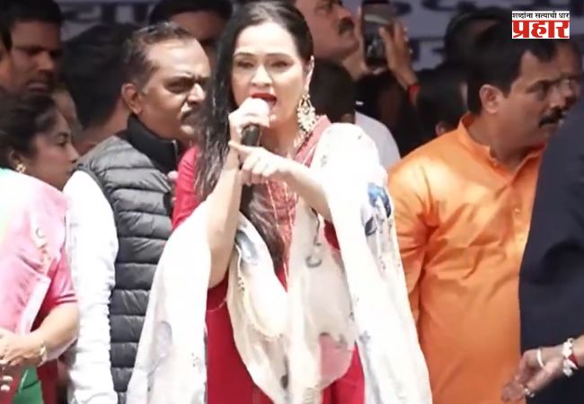 Padmini Kolhapure Viral Video : हिंदी गाण्याची फरमाईश झाली, पण पद्मिनी कोल्हापुरेने आधी मराठीच गाणं गायलं! म्हणाली…