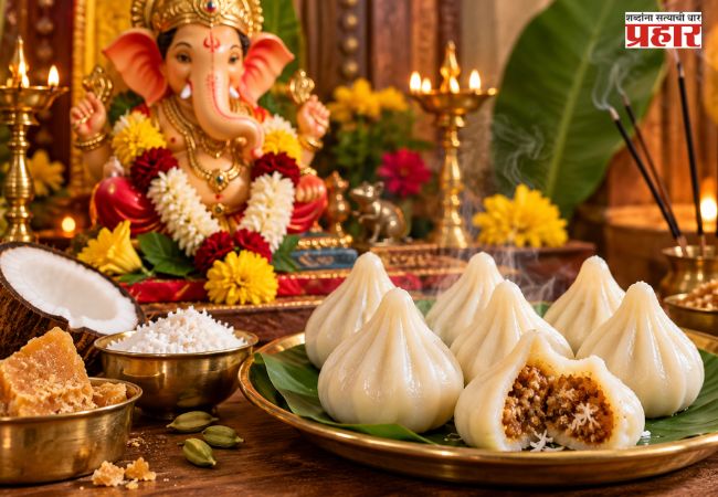 Ganpati Bappa Naivedya : बाप्पाला नैवेद्य दाखवण्यासाठी बनवा उकडीचे मोदक; जाणून घ्या सोपी रेसिपी
