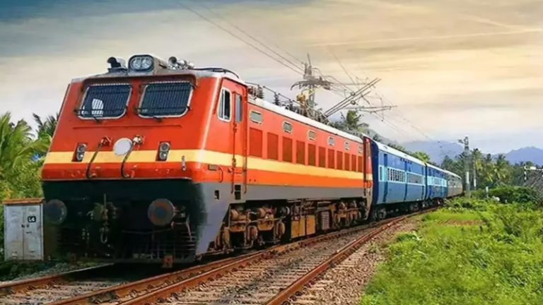 Nashik : रेल्वे प्रवाशांसाठी महत्त्वाची बातमी ! 14 ते 18 ऑक्टोबरदरम्यान अनेक गाड्यांचे मार्ग बदलले; काही रद्द