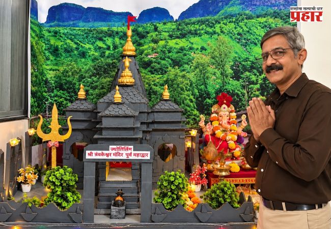 Ramesh Pawar : मनात कलेचा ध्यास, हातात सर्जनशीलता अन् हृदयात श्रद्धा; रमेश पवारांच्या घरात साकारलं त्र्यंबकेश्वर मंदिर!