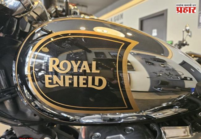Royal Enfield : रॉयल एनफिल्ड फक्त बाईकच नाही, तर टी-शर्टपासून बूटांपर्यंत सर्व काही विकते; जाणून घ्या किंमती आणि कंपनीची कहाणी