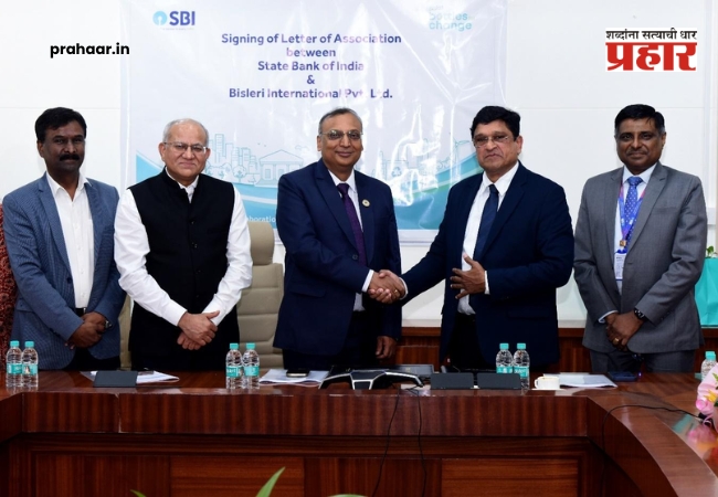 SBI Bisleri Plastic Recycling : ‘एसबीआय’ आणि ‘बिस्लेरी’चा अनोखा उपक्रम! बँकांमधील प्लास्टिक कचऱ्याचा आता होणार पुनर्वापर