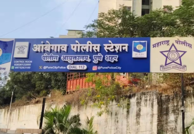 Pune Crime News : पोलीस दलात खळबळ ! अल्पवयीन मुलांना पट्ट्याने मारहाण अन् जातीवाचक शिवीगाळ करणं भोवलं ; वरिष्ठ अधिकाऱ्यासह 11 पोलिसांना दणका