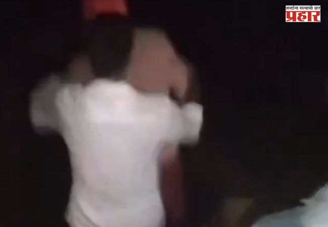 Jamui Crime : भररस्त्यात मुलीला अडवून नको तिथे स्पर्श; व्हायरल व्हिडिओतील ‘ती’ धक्कादायक दृष्यं पाहून संतापाची लाट!