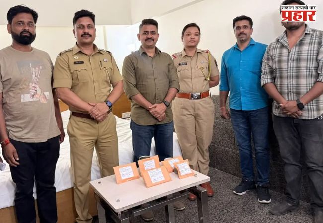Mumbai Crime : खारमधील हॉटेलवर पोलिसांचा छापा; पैशांचे आमिष दाखवून महिलेला वेश्याव्यवसायात ढकलल्याचा आरोप