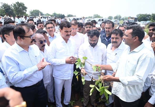 farmers will be given priority access to government schemes including crop insurance and loan waivers agriculture minister dattatray bharne