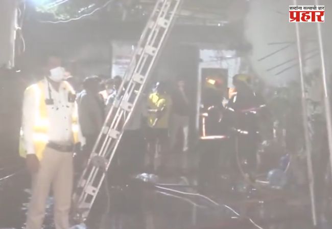 Mumbai Fire : मुंबईत मध्यरात्री दोन ठिकाणी आगीच्या घटना; धारावीत गॅस सिलिंडरच्या भडक्यात दोन मुलांसह चार जण जखमी