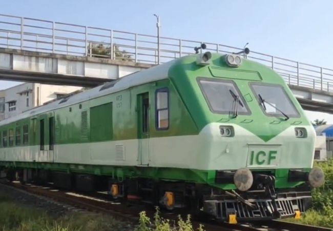 Indian Railway : भारतीय रेल्वेचा ऐतिहासिक टप्पा! पहिली ‘LNG ट्रेन’ सेवेत दाखल, जाणून घ्या संपूर्ण माहिती
