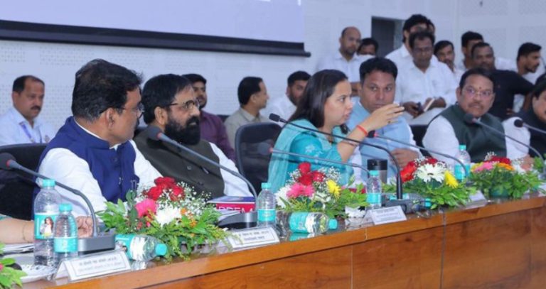 Aditi Tatkare: अंगणवाडी कर्मचाऱ्यांच्या प्रोत्साहन भत्त्याच्या निकषांत सुधारणा करण्याचे महिला व बालविकास मंत्री आदिती तटकरे यांचे निर्देश