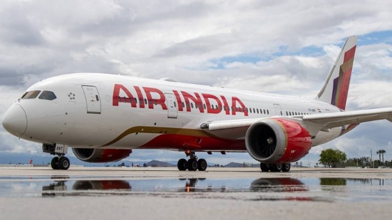 Air India Emergency Landing : एअर इंडियाच्या विमानाने टेकऑफ करताच घेतला यू-टर्न; 109 प्रवाशांचा जीव मुठीत