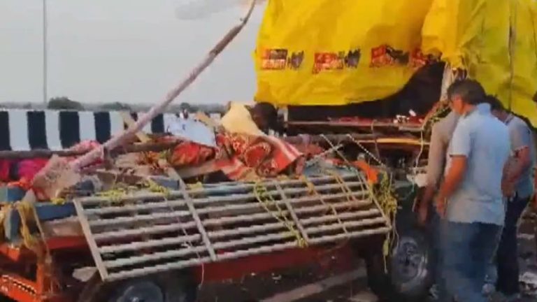 Dhamangaon Accident : समृद्धी महामार्गावर भीषण अपघात; दुर्गामूर्ती आणताना 7 तरुणांचा मृत्यू, 12 जण जखमी