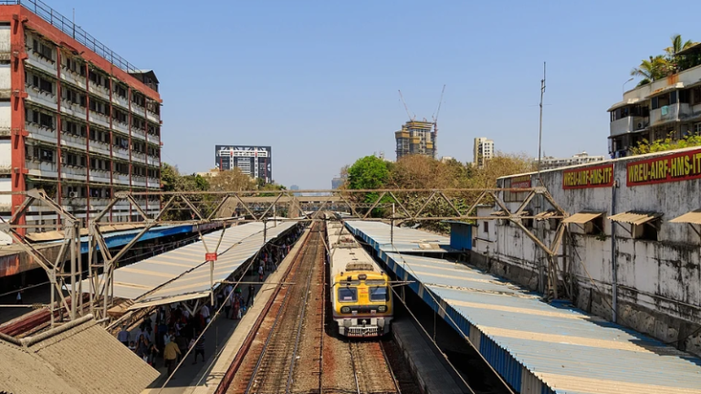 मुंबईत लांब पल्ल्याच्या गाड्या वाढणार; ग्रँट रोड अन् लोअर परेल येथील जुन्या भूखंडांचा पश्चिम रेल्वेकडून होणार कायापालट