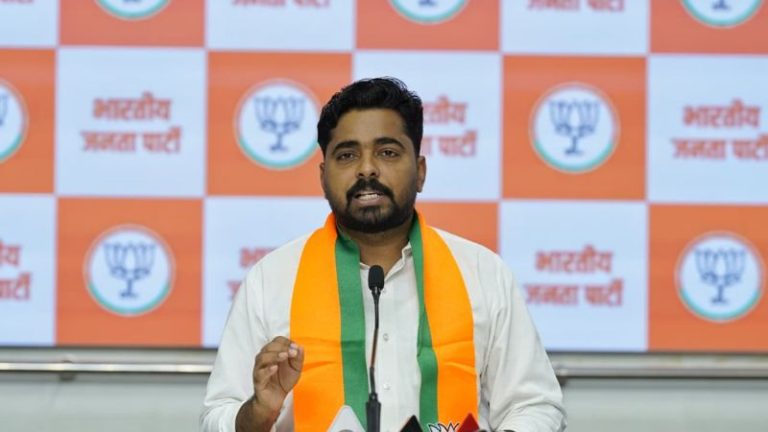Navnath Ban: ‘वापरा आणि फेकून द्या’, इंडिया आघाडीत ठाकरे गटाचे स्थान कडीपत्त्यासारखे; नवनाथ बन यांची जोरदार टीका