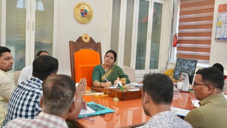 मुंबई महापालिकेच्या आशा स्वयंसेविकांना पाच हजार रुपये दिवाळीभेट; महापौर रितू तावडे यांनी दिले आयुक्तांना निर्देश