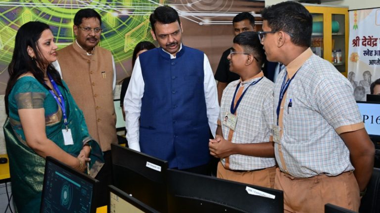 संविधानाची मूल्ये विद्यार्थ्यांमध्ये रुजविणे ही काळाची गरज, मुख्यमंत्र्यांचे प्रतिपादन