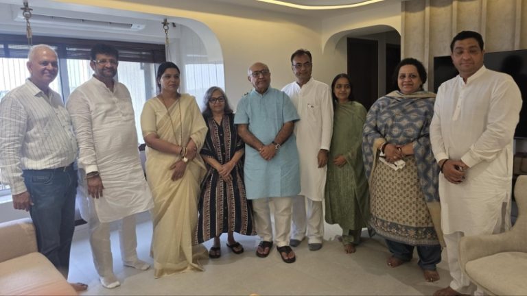 fly dubai cockpit attack mumbai mayor ritu tawde visits family of fly dubai pilot smit machchhar in ghatkopar prays for his quick recovery
