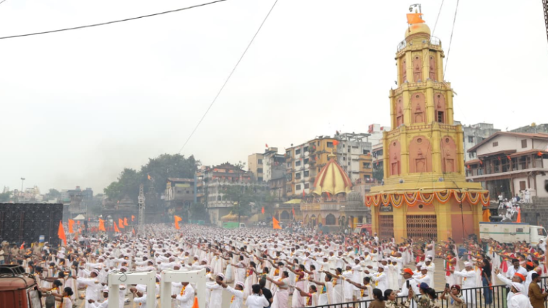 Nashik Kumbhmela : भक्ती, श्रद्धा अन् दिव्य प्रकाशाचा संगम, गोदावरी आरतीचे विलोभनीय दृश्य