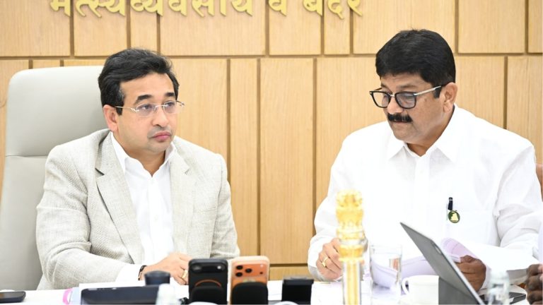 Nitesh Rane : उपलब्ध शासकीय जमिनीचा मत्स्यव्यवसायासाठी परिणामकारक वापर करा; मंत्री नितेश राणे यांचे निर्देश