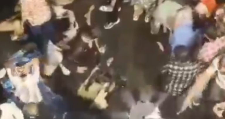 Kolkata Stampede : कोलकाता दुर्गापूजा चेंगराचेंगरी प्रकरणात आयोजकांसह 7 जणांना अटक; घोषणेमुळे गर्दी उसळल्याचा दावा