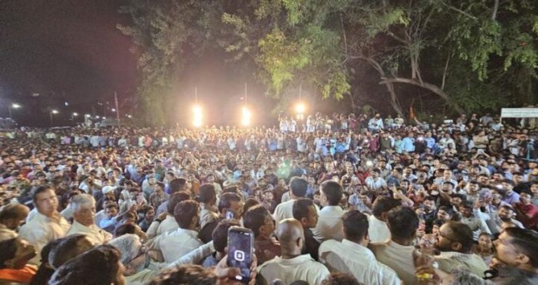 MPSC Protest : MPSC आंदोलकांवरील सर्व केसेस मागे घेणार