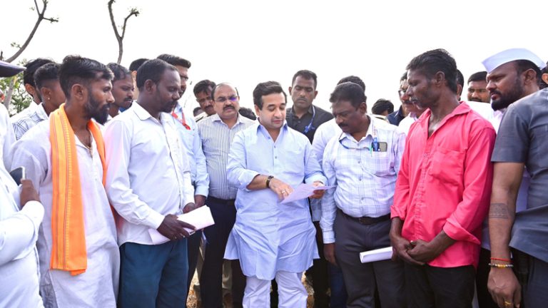 Nitesh Rane: मच्छीमार बांधवांच्या मदतीसाठी सरकार पुढे, मंत्री नितेश राणे यांनी जाणून घेतल्या शेतकऱ्यांच्या समस्या