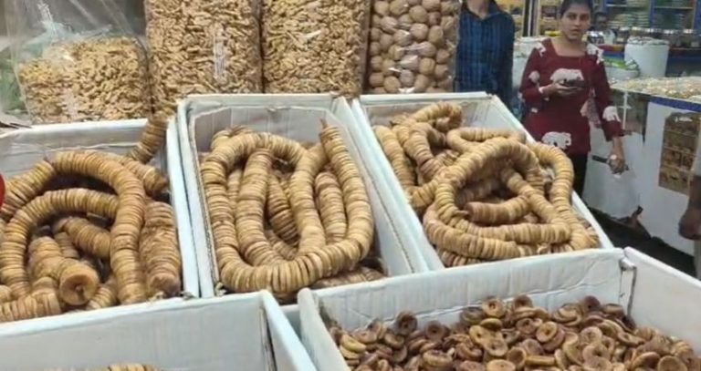 Mumbai Apmc Market : सणासुदीच्या तोंडावर ड्रायफ्रूट्स महागले; मुंबईच्या एपीएमसी मार्केटमध्ये दरात २५ टक्क्यांपर्यंत वाढ