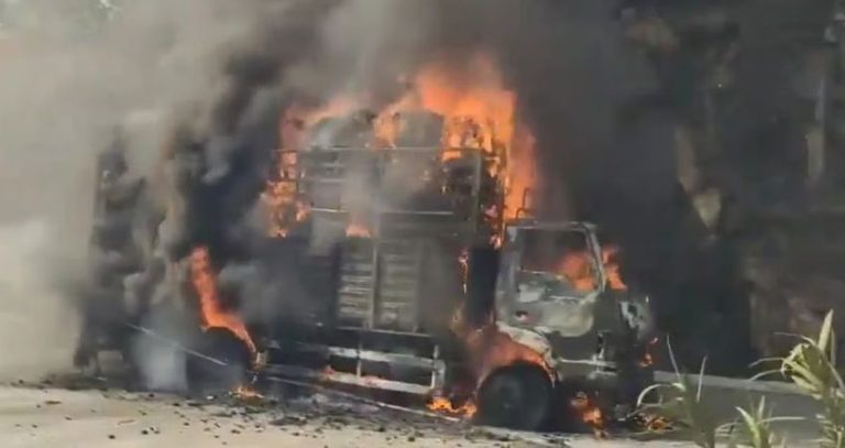 Mumbai Nashik highway fire : मुंबई-नाशिक महामार्गावर धावत्या ट्रकला भीषण आग; कापडाच्या गोण्यांमुळे आगीने घेतला उग्र अवतार