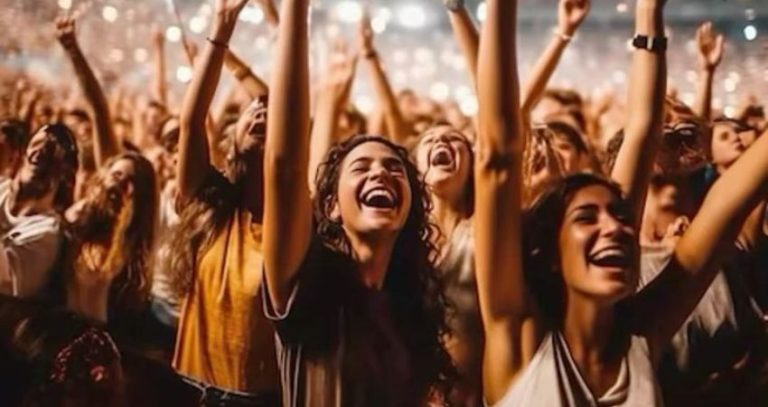Music Concert Safety Tips : म्युझिक कॉन्सर्टला जाताय ? तुमचा अनुभव सुरक्षित आणि खास बनवण्यासाठी लक्षात ठेवा या ५ महत्त्वाच्या गोष्टी!